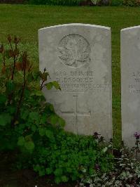 Etaples Military Cemetery - Brookes, Thomas